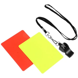 Cartellini rossi gialli per calcio partita calcio arbitro e fischietto set - Foto 1 di 12