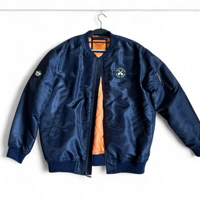 Chaqueta de bombardero Hard Rock Guitar Co. acolchada con cremallera completa azul marino talla XL Hard Rock Casino Foto 1 de 4