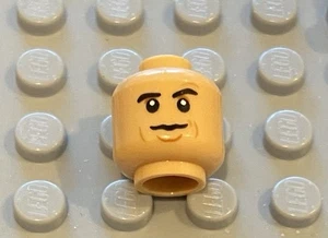 LEGO Medium Tan Minifig Head. Flat Expression, Cheek Lines Chin Dimple, Serious - Picture 1 of 1