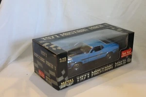 Sunstar 71 Mach 1 en azul negro escala 1:18 - Imagen 1 de 8