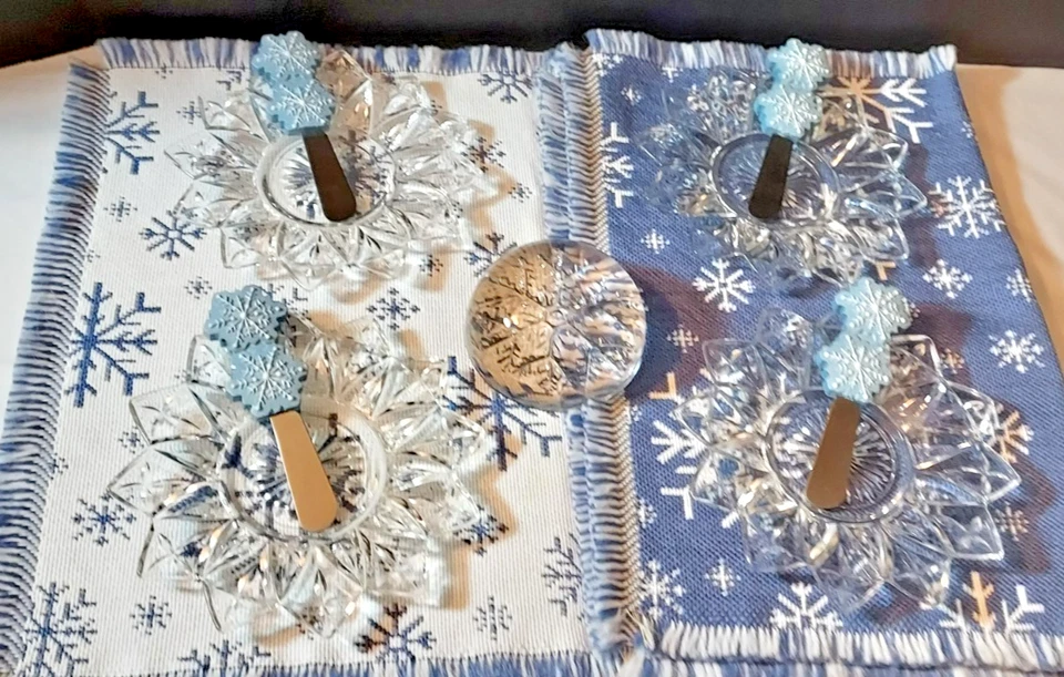 "Let it Snow" 2 Blue/White Snowflake Mats w/4 Petal Clear 6.5" Plates & More!! - Image 1 of 4