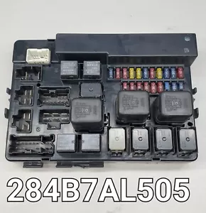 03 04 INFINITI G35 Fuse Box Fuses Relays Under-Hood 284B7AL505 2003 2004 - Picture 1 of 11