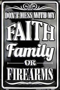 NO ME METAS CON MI FAMILIA FE O ARMAS DE FUEGO 8 x 12" SIGNO DE METAL SEGUNDA ENMIENDA PISTOLA - Imagen 1 de 5
