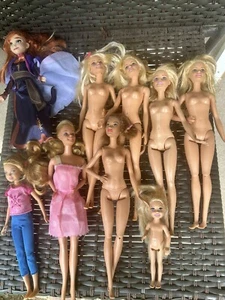 Lotto misto bambole Barbie plastica per riparazione ricambi + bambola Disney Anna che canta - Foto 1 di 12