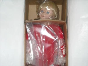 Muñeca de porcelana de pesca Ashton Drake Galleries ""Enganchada a peces"" nueva en caja - Imagen 1 de 7