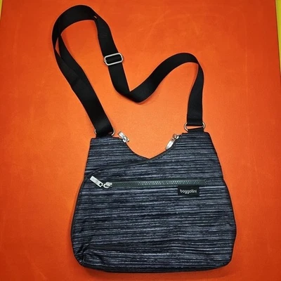 Nuevo sin etiquetas Bolso cruzado Baggallini de 5 bolsillos para mujer jaspeado negro gris a rayas Foto 1 de 4