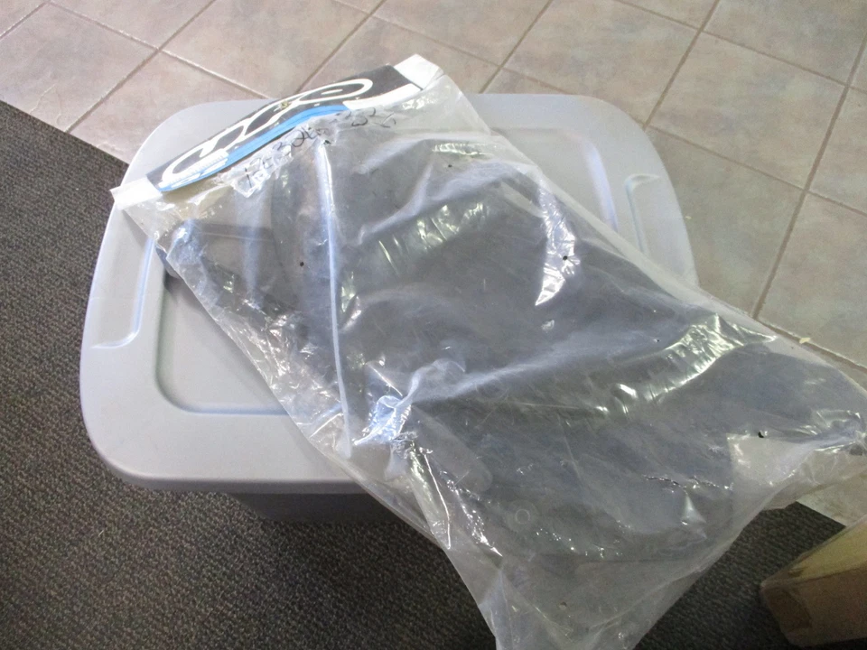 Cubiertas laterales UFO Kawasaki KX125 KX250 12-326-33 NOS Foto 1 de 1