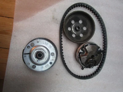 E.Variador +Correa Embrague Accionamiento Malaguti F 12 Spectrum 50LC Año 2006 - Imagen 1 de 2