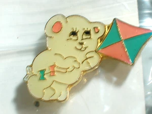 Teddy Bear flying a Kite Pin Cute !! - Picture 1 of 1