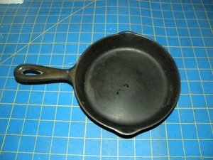 Favorite Piqua Ware Cast Iron Skillet #3     6 1/2" SKILLET - Picture 1 of 3