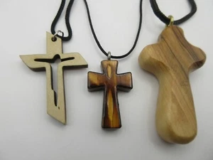 EINZIGARTIGES 3er Set handgemachte handgefertigte Holz geschnitzte Kreuz christlicher Körper Anhänger - Bild 1 von 11