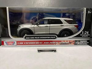 1/24 : 2022 Ford Explorer Police In Silver With Lightbar New