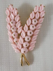 Vintage Crown Trifari Pink Lucite Leaf Flower Brooch 3" - Picture 1 of 4