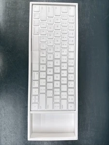Apple Wireless Keyboard - Picture 1 of 3