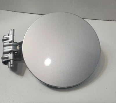 Крышка топливного бака 2010 2011 2012 2013 2014 2015 Toyota Prius серебристая 1F7 - Изображение 1 из 4