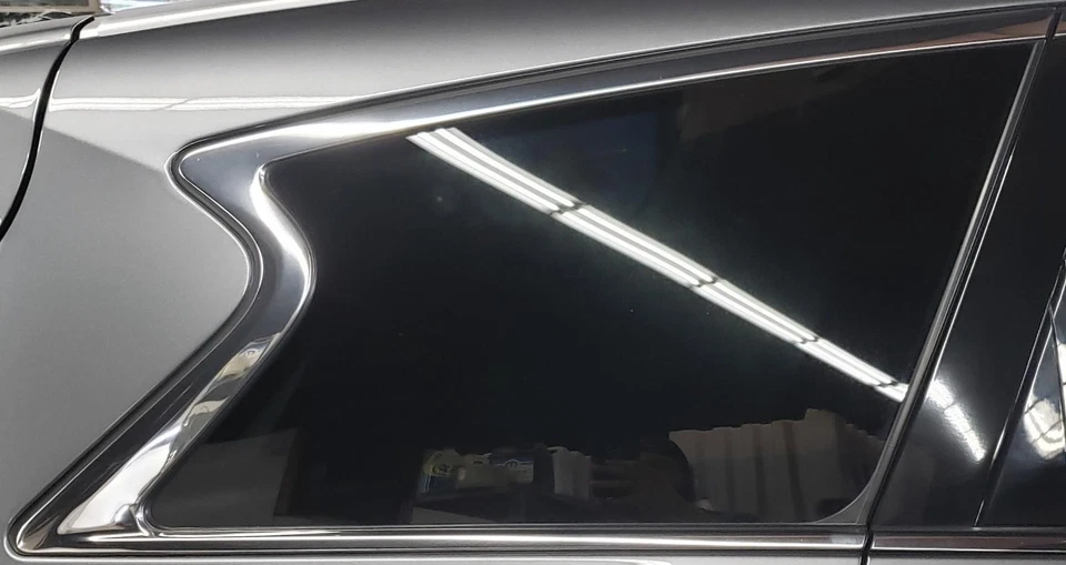 Vidrio ventana cuarto derecho INFINITI QX60 20 con borde cromado Foto 1 de 4