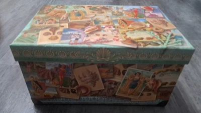 Caja de almacenamiento decorativa conchas de postales de playa vintage línea de regalos Punch Studio Foto 1 de 4