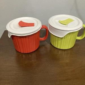 CorningWare Colours 20 oz Soup Meal Mug Cups Vented lids Set of Green and Red - Picture 1 of 16