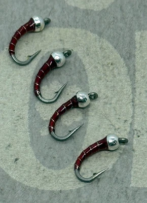 4ea. Midges de cebra con cabeza de tungsteno en rojo talla #18. Excelente patrón Midge invierno. Foto 1 de 3