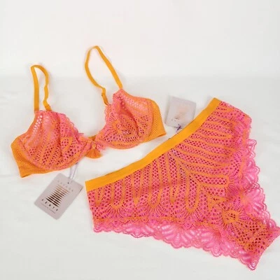 Conjunto de sujetador Savage X Fenty 34C y bragas grandes trenzadas en encaje ganchillo nuevo con etiquetas Foto 1 de 4