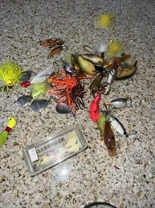 Lote mixto de señuelos de pesca vintage de marcas Hellbender - Imagen 1 de 8