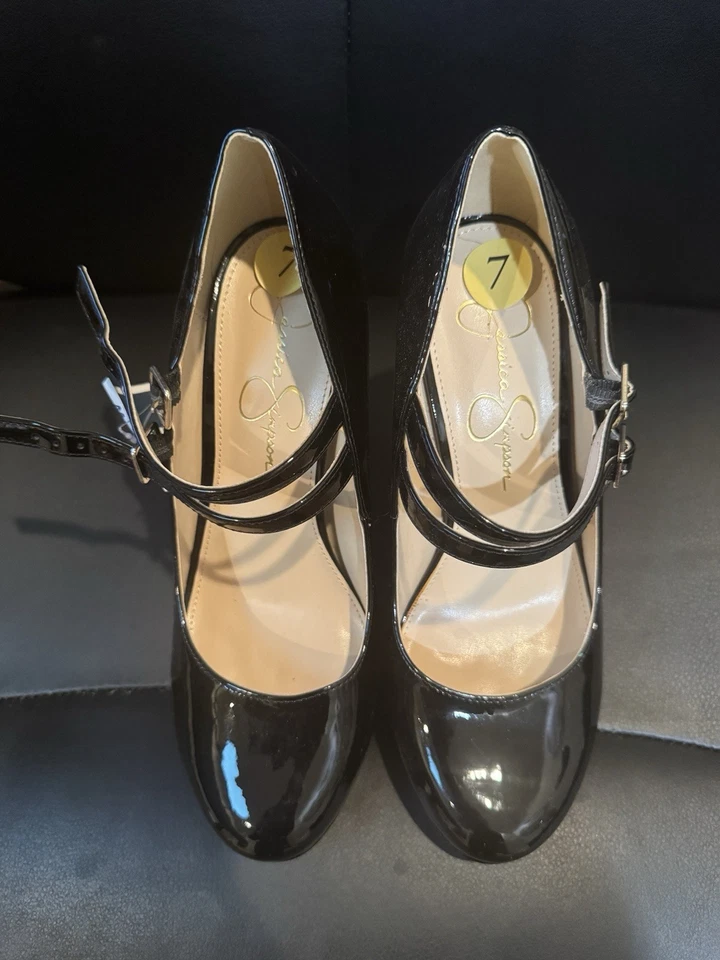 Salto plataforma feminino Jessica Simpson tamanho 7, couro envernizado com alças tamanho 7 1/2 - Imagem 1 de 4