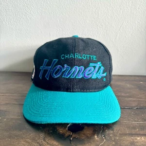De colección Años 90 Charlotte Hornet Deportes Especialidades Script Snapback Sombrero NBA Baloncesto - Imagen 1 de 4
