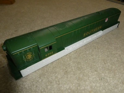 Carroceria de locomotiva a diesel MTH O Scale Sample Southern 6302 15,5" de comprimento - Imagem 1 de 3