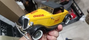 Ford V8 Roadster, 1934, gelb/schwarz, Coca-Cola, Solido 1:19 - Foto 1 di 20