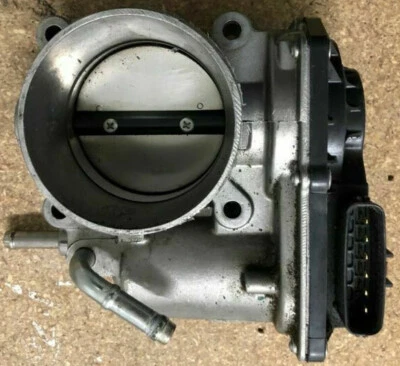 Subaru Legacy 2016: carrocería del acelerador, 2,5 litros, 34 k millas Foto 1 de 3