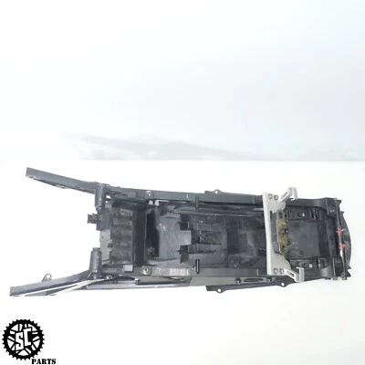 04 05 SUZUKI GSXR 600 REAR SUBFRAME STRAIGHT BATTERY TRAY - Image 1 of 4