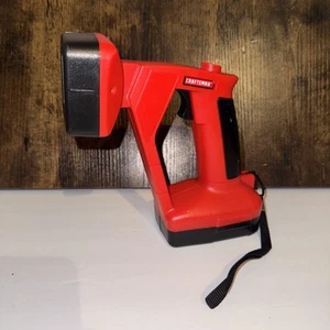 Lámpara linterna de plástico grande roja y negra Craftsman con correa de muñeca negra - Imagen 1 de 4