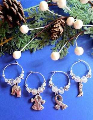 Bebé hace frío afuera! Juego de 4 dijes de copa de vino de vacaciones de Navidad - ¡Idea de regalo! Foto 1 de 3