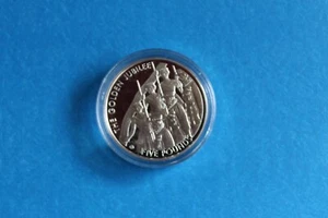 2002 BAILIWICK OF JERSEY 5 POUNDS SILVER PROOF COIN - Picture 1 of 2