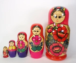 Vintage Russian Nesting Matryoshka Hand Painted Wooden Dolls 5 Pcs Stacking USSR - Picture 1 of 10