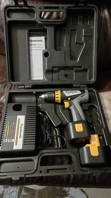 Taladro/destornillador inalámbrico Panasonic EY6409 12 V NiMH 1/2" Foto 1 de 4