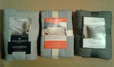 Fundas de almohada estándar 3 grises para elegir.  Cresta de campo/casa de ópalo/umbral Foto 1 de 4