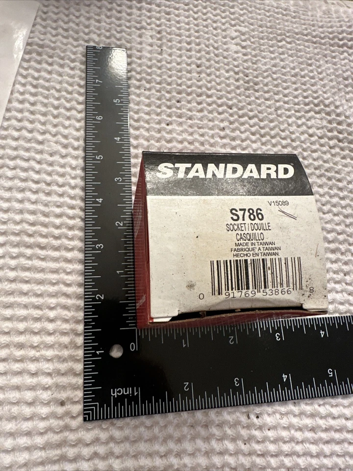 Enchufe de luz de respaldo Standard Motor Products S-786 Foto 1 de 1