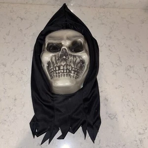 Halloween Mask Bleeding Skull Two Layer Fake Blood Flow Down Face Scary Effect - Picture 1 of 4