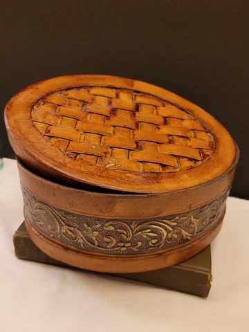 Vtg Basket With Woven Lid Bamboo and Decorative Band 8" Cover
