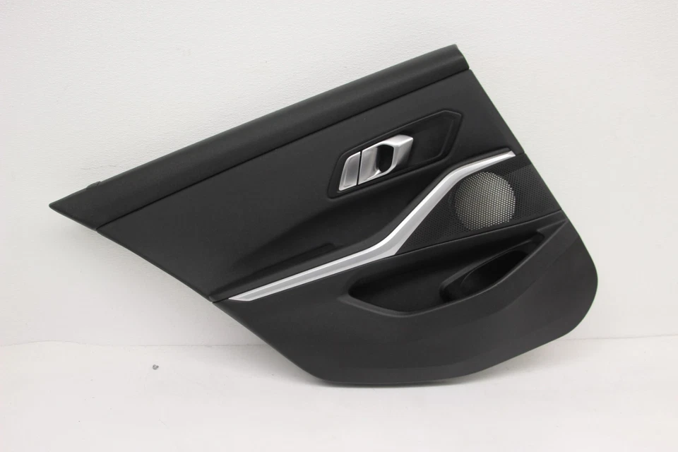 Карта на заднюю левую водительскую дверь черная оригинальная для BMW G20 330Xi M340i 2019-2024 годов выпуска - Изображение 1 из 4