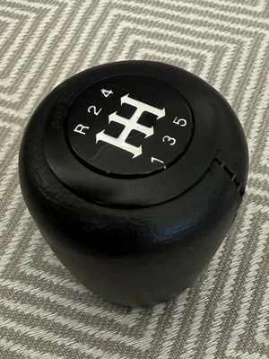 原装兰博基尼 Countach 全新旧货换档刀带原装徽章 — 第 1/4 张图片