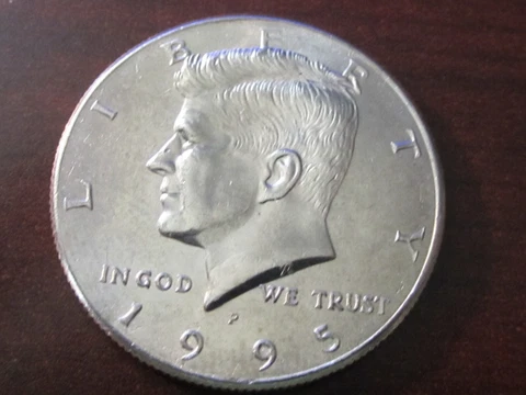 1995 P KENNEDY HALF DOLLAR NICE COIN FREE SHIPPING! Cover