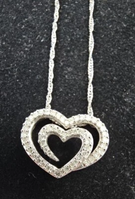 Collar de diamantes ZALES de 1/2 quilate corazón compartido de oro blanco de 14 K Foto 1 de 4