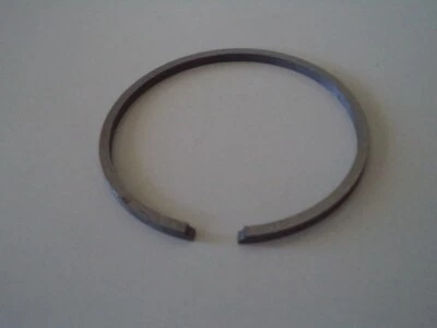 1 FASCIA SEGMENTO PISTONE DIAMETRO 55 MM X 2,5 MM AC GRANO PER MOTO D'EPOCA - Imagen 1 de 2