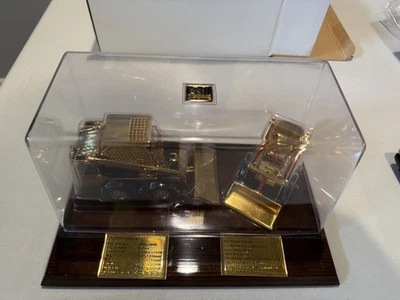 Bobcat M200 y 763 40 Aniversario 24 Quilates Chapado en Oro Set Sellado Nuevo en Caja Foto 1 de 4