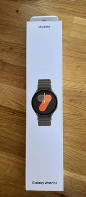 Samsung Galaxy Watch 7 (SM-L300) 40mm GPS Super Amoled AI Green BRAND NEW - Image 1 of 4