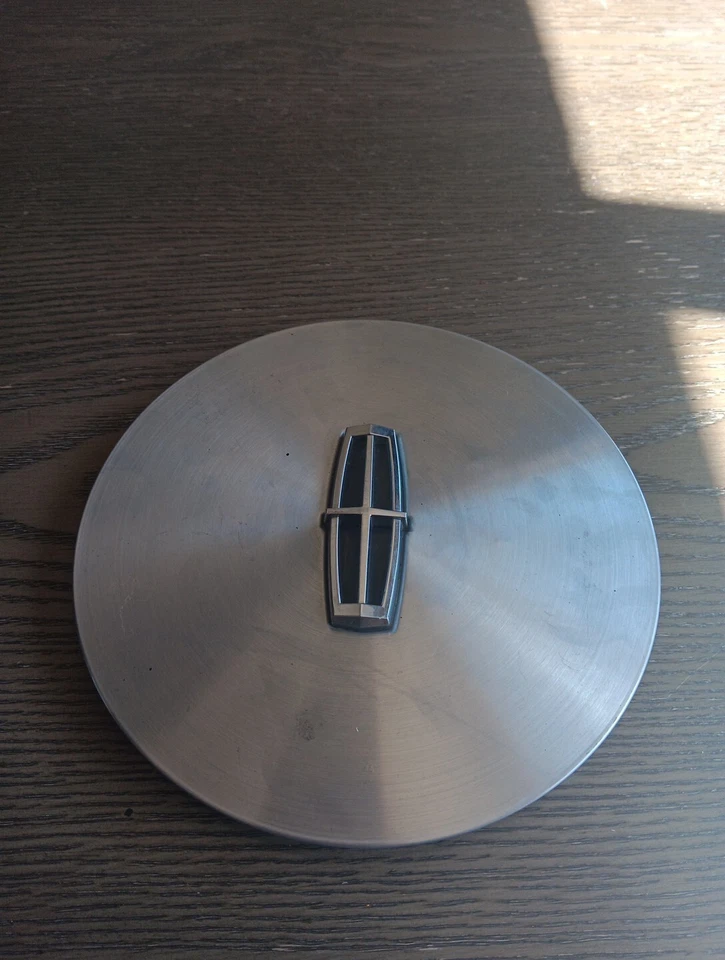 Tapa central Lincoln Continental 1988-1997 parte # E80C-1A096-AA 02 Foto 1 de 3