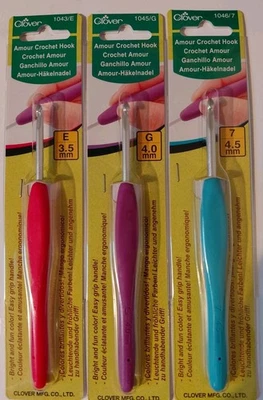 Ganchos de ganchillo Clover Amour - Juego de 3 - 1043 E 3,5 mm 1045 G 4 mm 1046 7 4,5 mm nuevos Foto 1 de 4