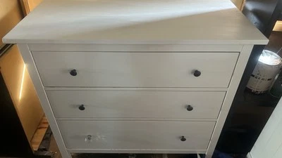 宜家 HEMNES 3 抽屉柜,白色 L42”*D19 英寸*H37 英寸(地址说明) — 第 1/4 张图片